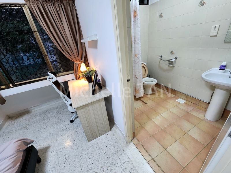 Master Room (Landed) for Rent in Bedok Avenue - Image 5