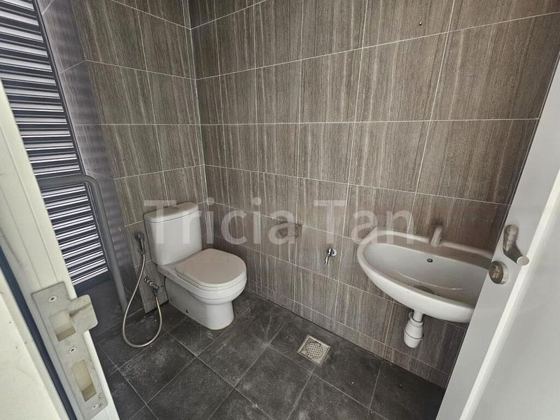 Light Industrial (B1) for Sale: Inspace, 2,500 Sq Ft Industrial Unit on Bilton Way - Image 5