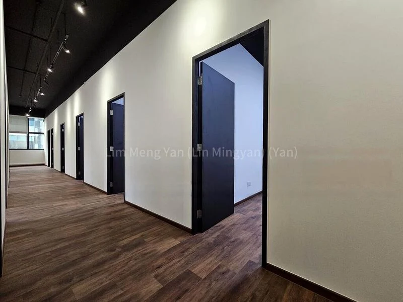 Light Industrial (B1) for Rent: Midview City - Image 7