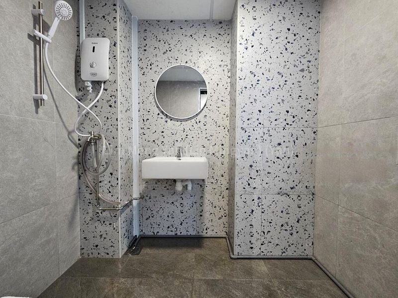 Light Industrial (B1) for Rent: Midview City - Image 4