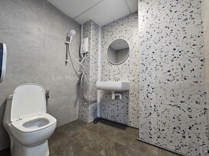 Light Industrial (B1) for Rent: Midview City - Image 3