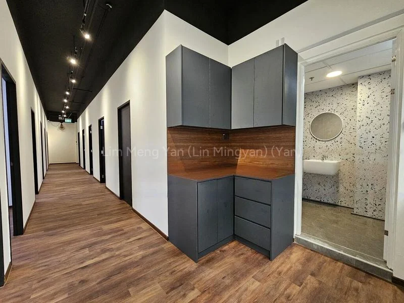 Light Industrial (B1) for Rent: Midview City - Image 6