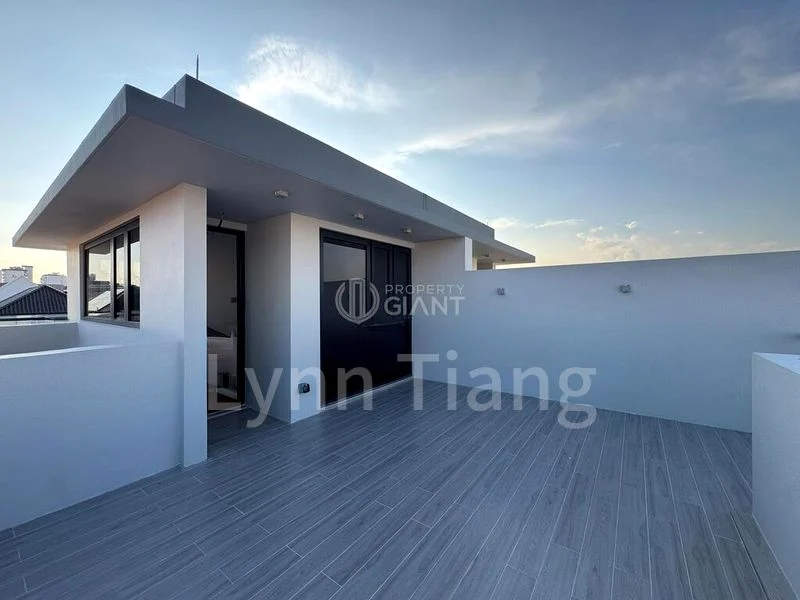 7 Bed Semi-Detached House (Landed) for Sale in Kembangan Gardens - Image 6