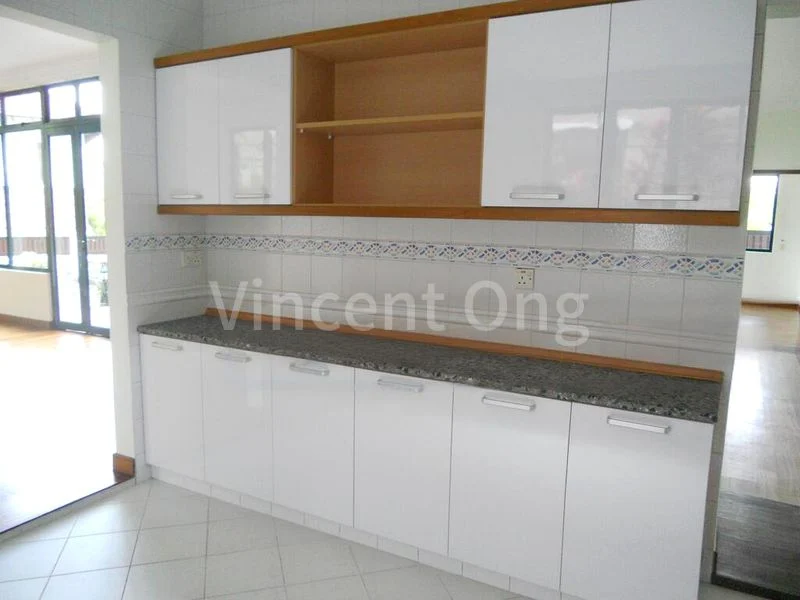 6 Bed Bungalow (Landed) for Sale in Pinewood Grove - Image 10