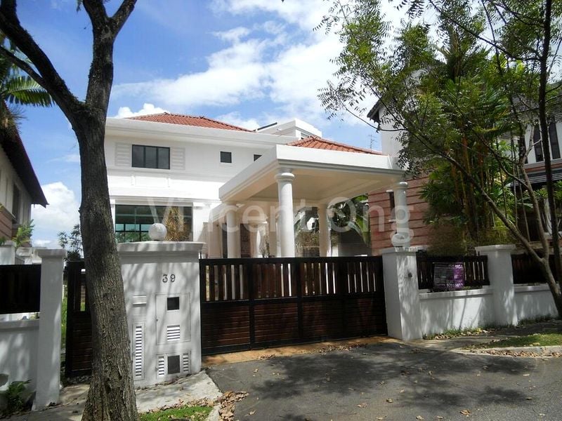 6 Bed Bungalow (Landed) for Sale in Pinewood Grove - Image 1