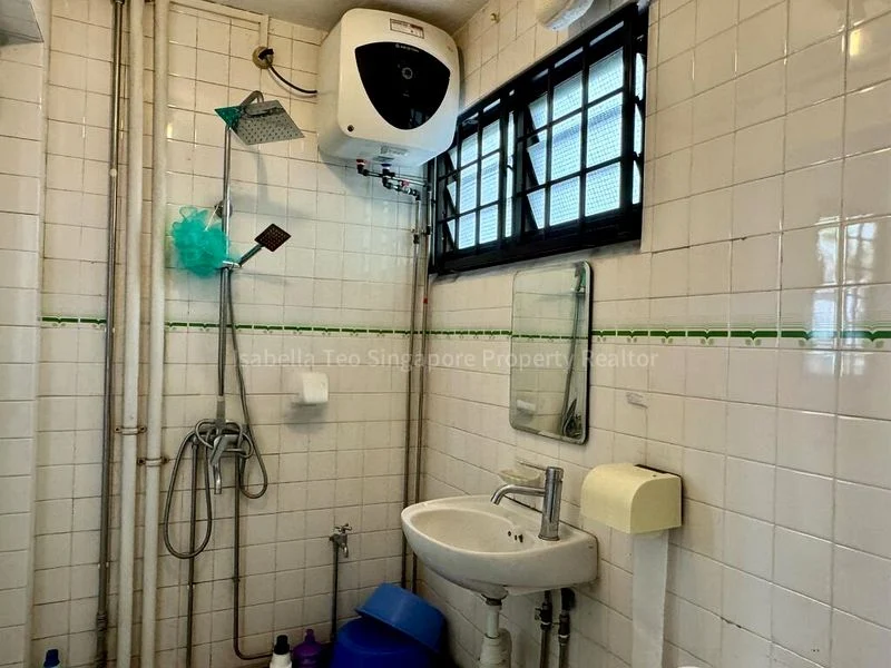 5 Room (5I) HDB for Sale in 54 Lengkok Bahru - Image 2