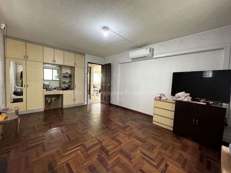 5 Room (5I) HDB for Sale in 54 Lengkok Bahru - Image 5