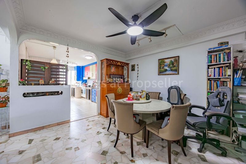 4 Room (4A) HDB for Sale in 332 Yishun Ring Road - Image 2