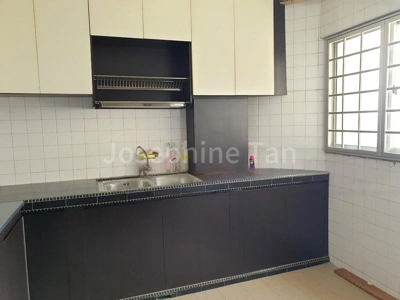 3 Bed Apartment (Condo) for Rent in  Neptune Court - Image 2
