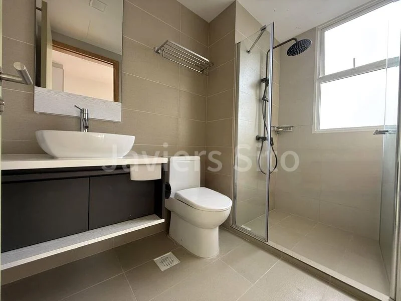 5 Bed Executive Condo for Sale in  Forestville - Image 9