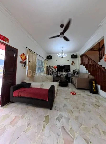 4 Bed Corner Terrace (Landed) for Sale in  Kembangan Estate - Image 2