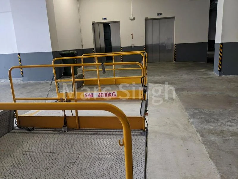 Light Industrial (B1) for Rent: Nordcom II - Image 8