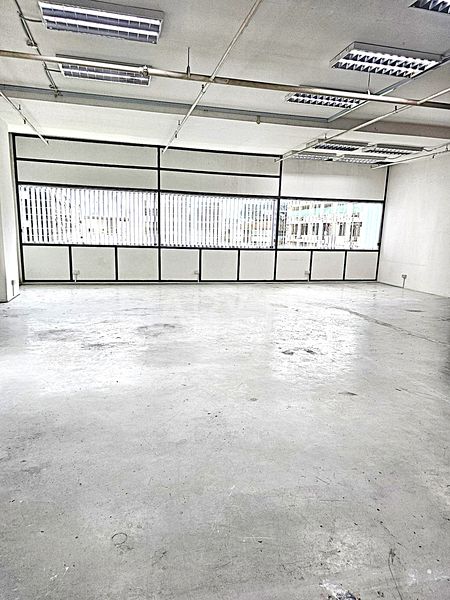 Light Industrial (B1) for Rent: Solstice Business Centre - Image 3