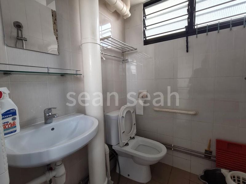 3 Room (3NG) HDB for Rent in  127 Ang Mo Kio Avenue 3 - Image 3