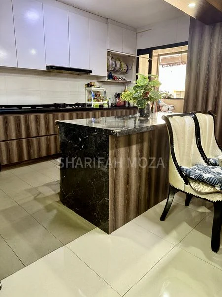 5 Room (5A) HDB for Sale in  464A Bukit Batok West Avenue 8 - Image 4