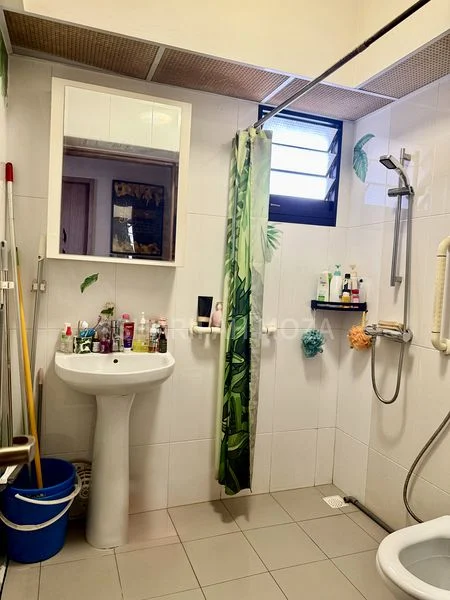 5 Room (5A) HDB for Sale in  464A Bukit Batok West Avenue 8 - Image 6