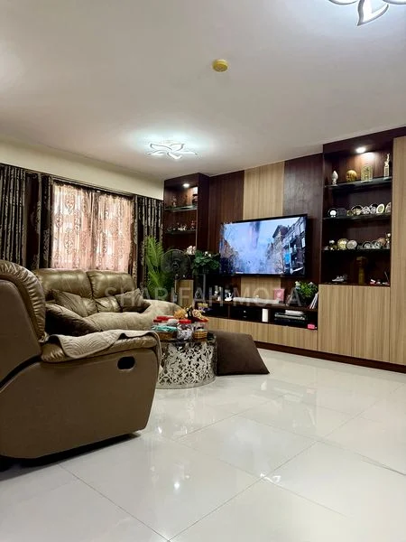 5 Room (5A) HDB for Sale in  464A Bukit Batok West Avenue 8 - Image 1