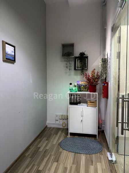 Light Industrial (B1) for Sale: Midview City - Image 4