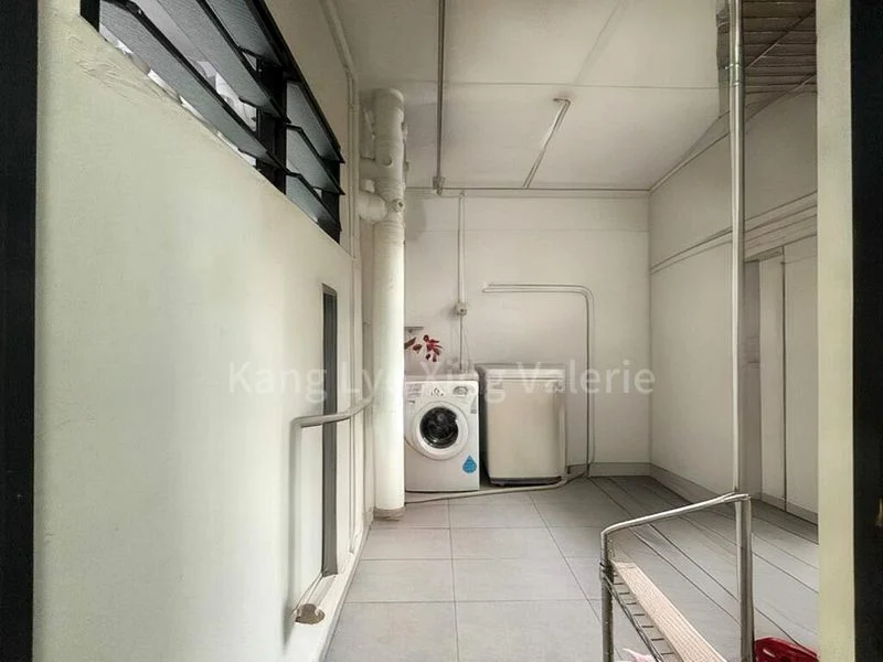 Executive HDB for Sale in  299 Bukit Batok Street 22 - Image 1