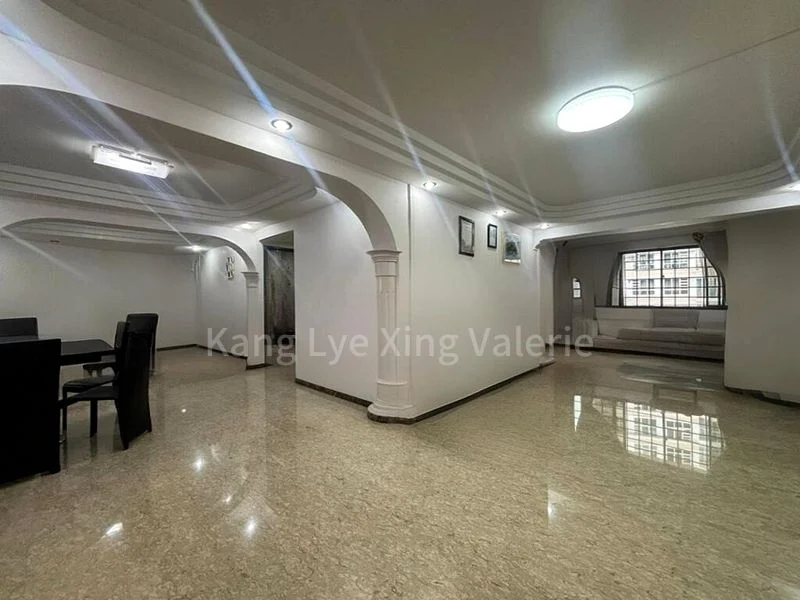 Executive HDB for Sale in  299 Bukit Batok Street 22 - Image 4