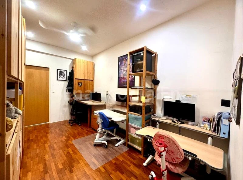 4+1 Bed Corner Terrace (Landed) for Sale in  Clover Park - Image 3