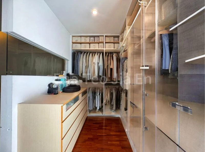 4+1 Bed Corner Terrace (Landed) for Sale in  Clover Park - Image 2