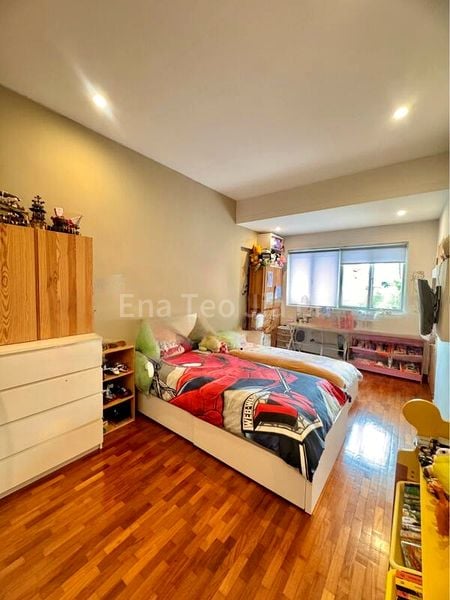 4+1 Bed Corner Terrace (Landed) for Sale in  Clover Park - Image 4
