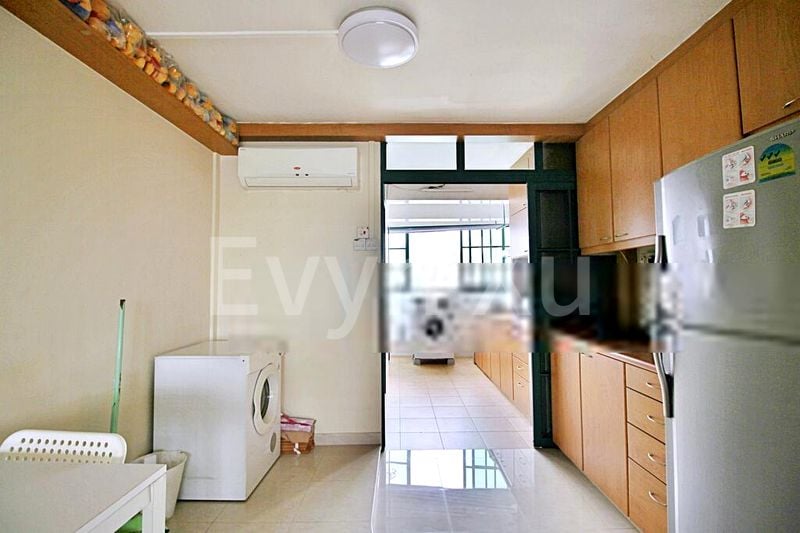 3 Room (3I) HDB for Rent in  116 Lorong 2 Toa Payoh - Image 4