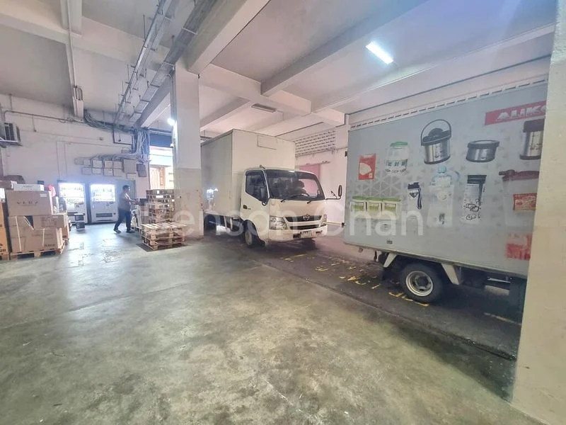 Warehouse for Rent: Lipo Building - Image 1