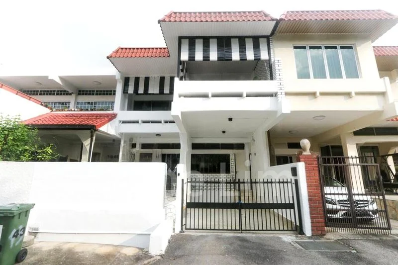 4 Bed Terraced House (Landed) for Sale in Villa Verde - Image 2