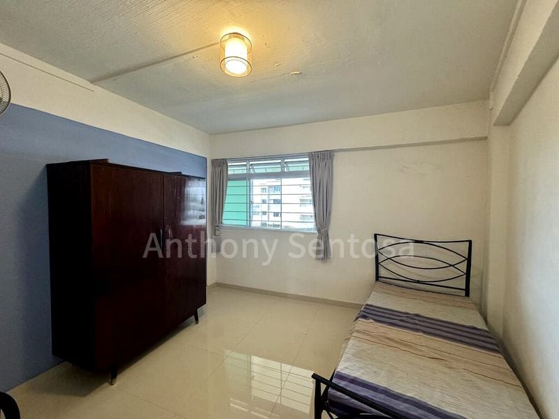 Common Room (HDB) for Rent in 202 Clementi Avenue 6 - Image 1