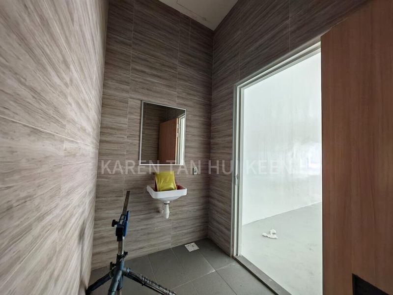 Light Industrial (B1) for Rent: Interlocal Centre - Image 5