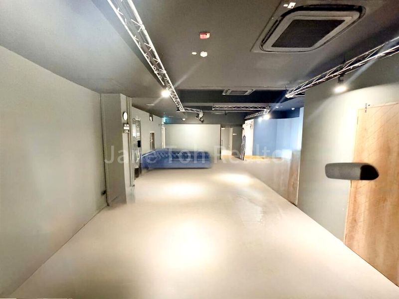 Shop / Shophouse for Rent: Carpenter Street - Suits School, Fitness, or Showroom - Image 7