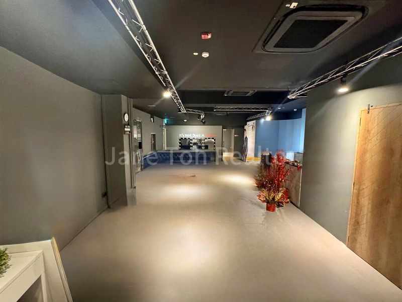 Shop / Shophouse for Rent: Carpenter Street - Suits School, Fitness, or Showroom - Image 18