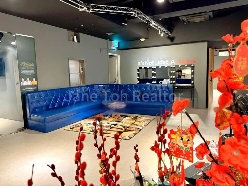 Shop / Shophouse for Rent: Carpenter Street - Suits School, Fitness, or Showroom - Image 14