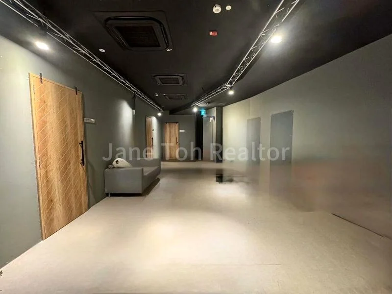 Shop / Shophouse for Rent: Carpenter Street - Suits School, Fitness, or Showroom - Image 9