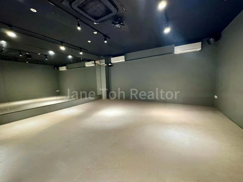 Shop / Shophouse for Rent: Carpenter Street - Suits School, Fitness, or Showroom - Image 19