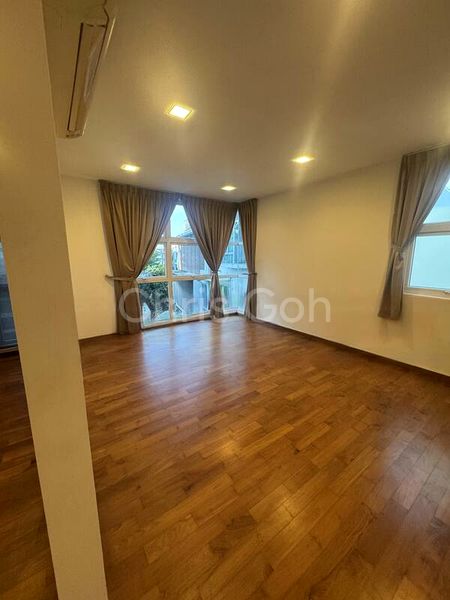 6 Bed Semi-Detached House (Landed) for Sale in Wak Hassan Drive - Image 2