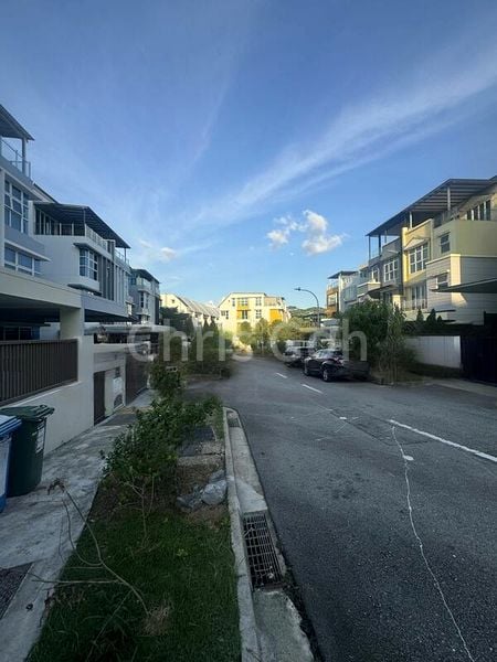 6 Bed Semi-Detached House (Landed) for Sale in Wak Hassan Drive - Image 10