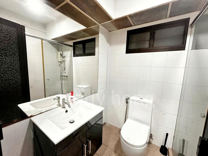 4 Room (4A) HDB for Sale in 181A Boon Lay Drive - Image 5