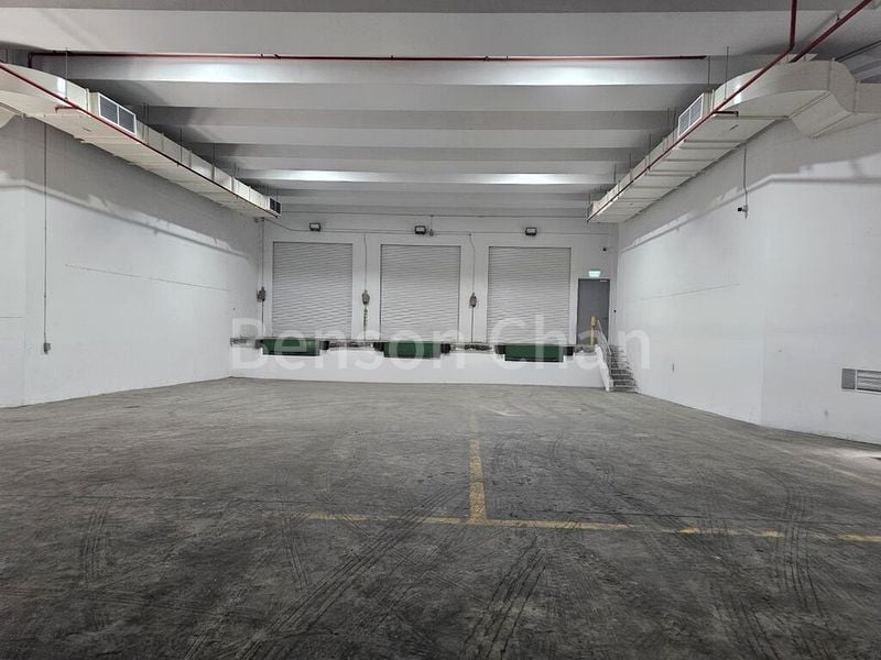 Warehouse for Rent: Ramp-up, 7.5m ceiling at Pasir Panjang, 40ft container accessible. - Image 1