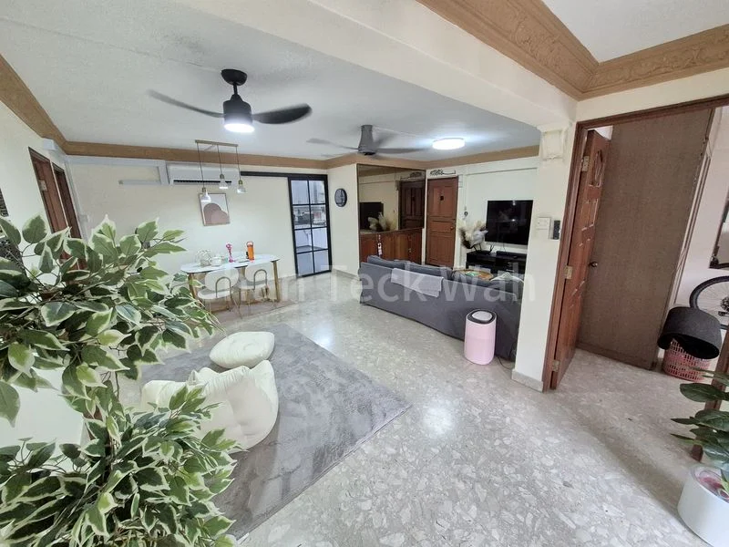 5 Room (5I) HDB for Sale in 658 Yishun Avenue 4 - Image 2