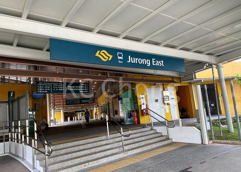 Common Room (HDB) for Rent in  107 Jurong East Street 13 - Image 4