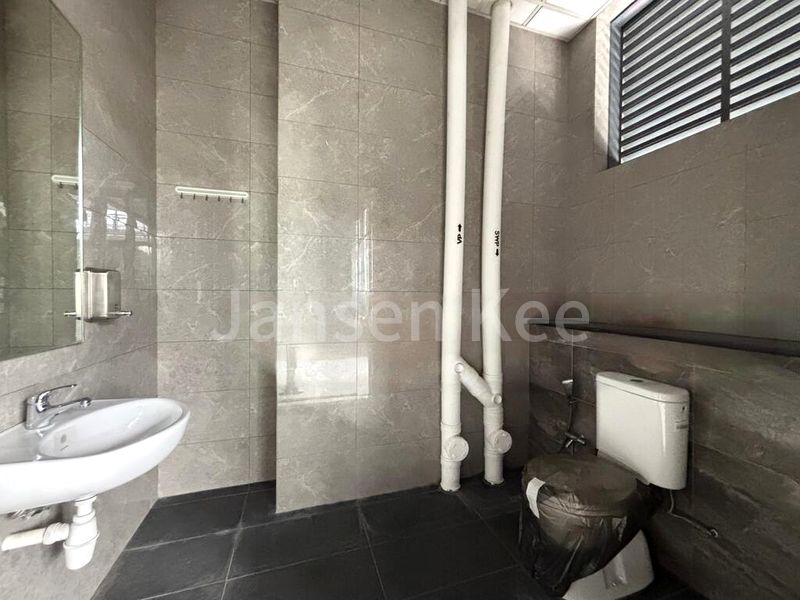 REVV: 1,200 Sq Ft Industrial Shop / Unit for Sale on Bilton Road, Perivale - Image 3