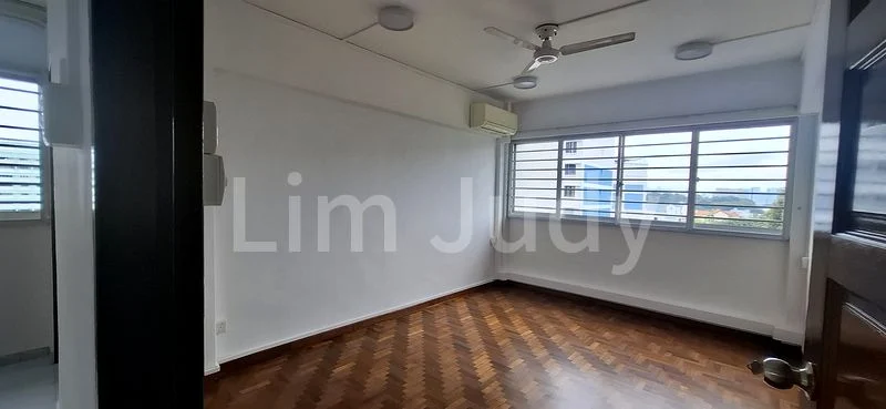 Executive HDB for Rent in  321 Serangoon Avenue 2 - Image 4