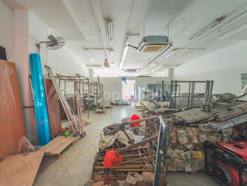 Light Industrial (B1) for Rent: Woodlands 11 - Image 5