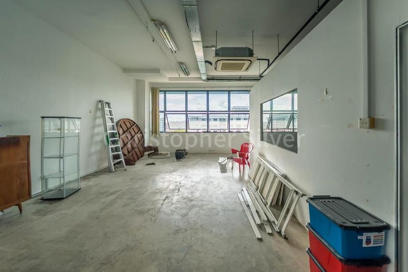 Light Industrial (B1) for Rent: Woodlands 11 - Image 6