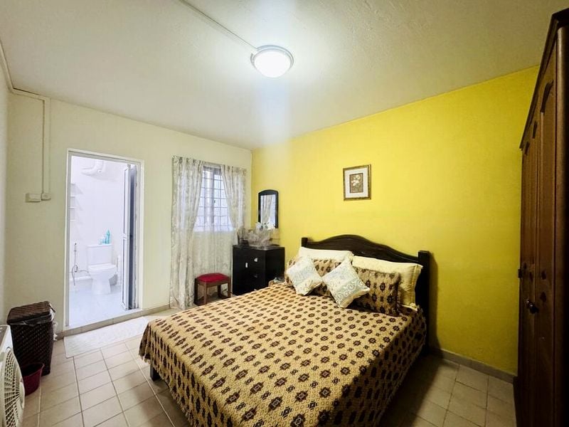 3 Room (3A) HDB for Sale in  340 Bukit Batok Street 34 - Image 2