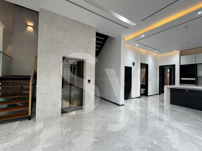 6 Bed Semi-Detached House (Landed) for Sale in  Golden Rise Estate - Image 4