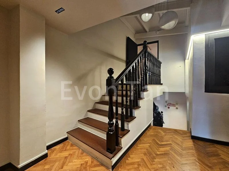 Shop / Shophouse for Rent:  Suits SOHO or Residential | 2 Rooms and Living Room - Image 3